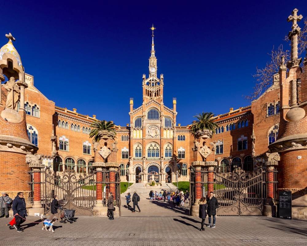 best private hospitals Barcelona retirees